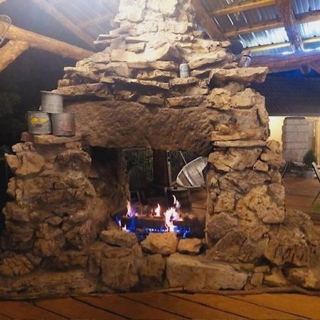 Stonegate Lodge Bed, Wifi, 50In Roku Tv, Salt Water Pool Room #109 Eureka Springs Buitenkant foto