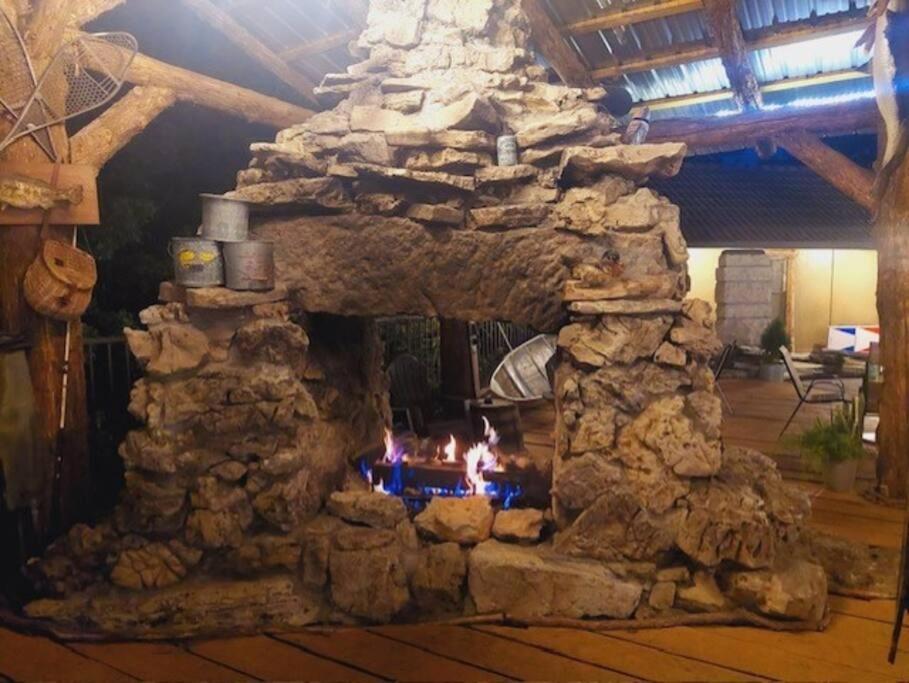 Stonegate Lodge Bed, Wifi, 50In Roku Tv, Salt Water Pool Room #109 Eureka Springs Buitenkant foto