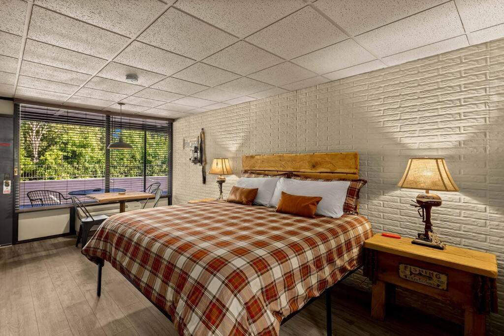 Stonegate Lodge Bed, Wifi, 50In Roku Tv, Salt Water Pool Room #109 Eureka Springs Buitenkant foto