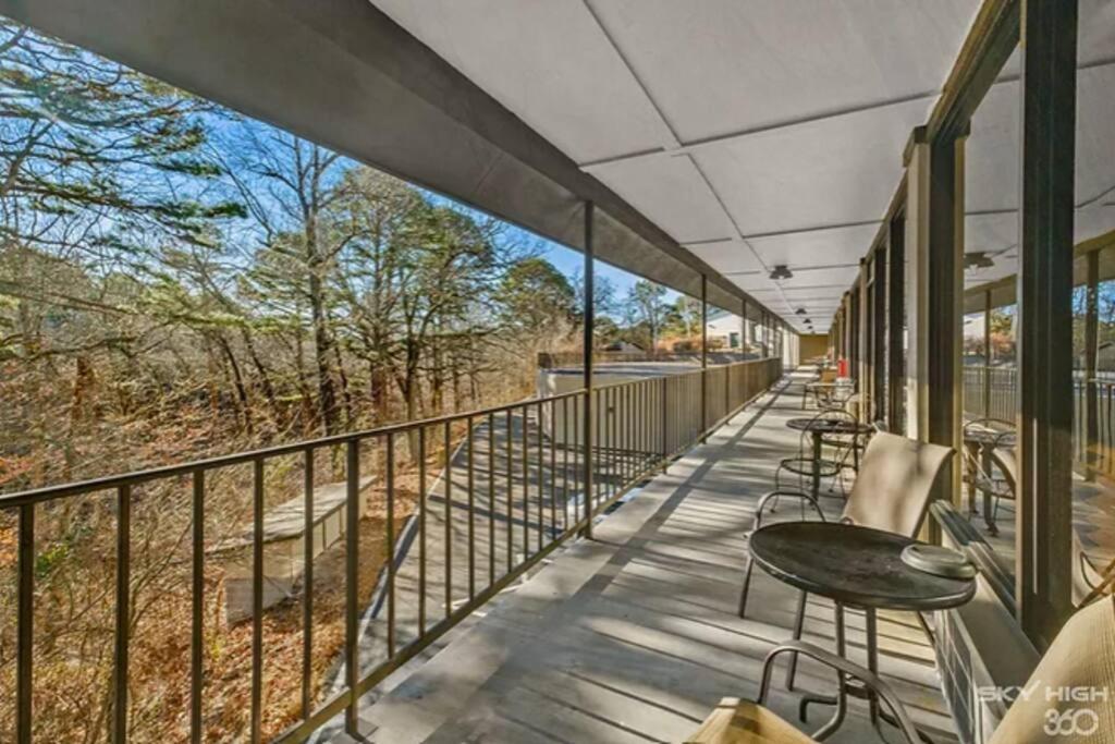 Stonegate Lodge Bed, Wifi, 50In Roku Tv, Salt Water Pool Room #109 Eureka Springs Buitenkant foto