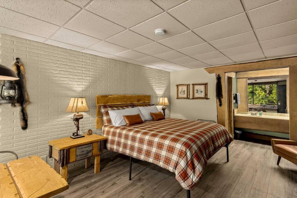 Stonegate Lodge Bed, Wifi, 50In Roku Tv, Salt Water Pool Room #109 Eureka Springs Buitenkant foto